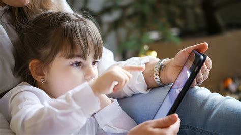 Детям могут запретить гаджеты на государственном уровне – подробности