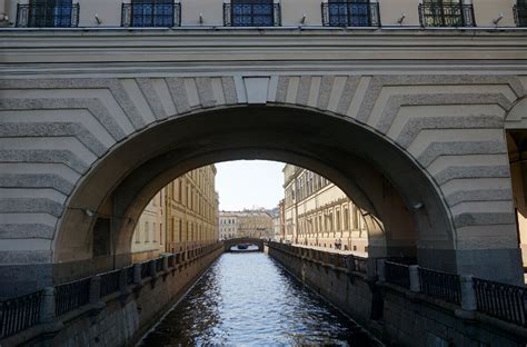 Между Брэсова горой и Эрмитажем: средневековые мотивы встречают цифровое искусство