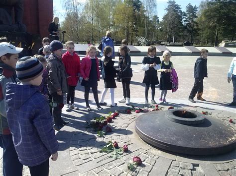 Необычный инцидент у «Вечного огня»: жительница Владимирской области устроила скандал