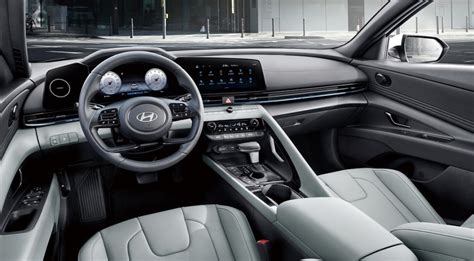 Новый взгляд на Elantra: современный салон и передовые фишки