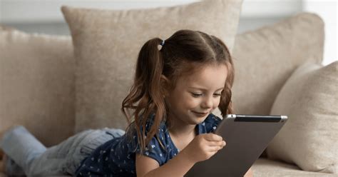 Сколько времени детям следует проводить с гаджетами: рекомендации британских экспертов